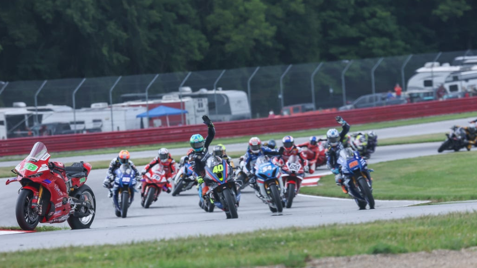 Scholtz First to Four In Abbreviated Quad Lock Superbike Sunday